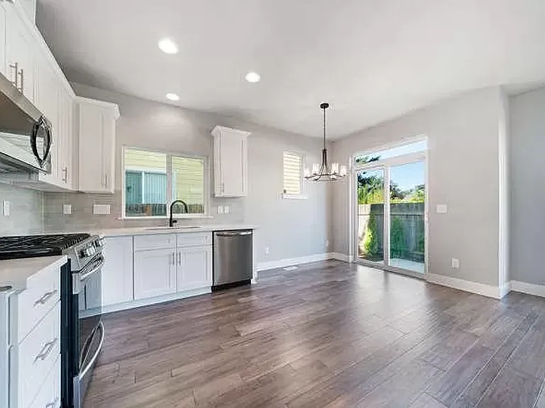 6636 SE 57th Ave — Photo 6