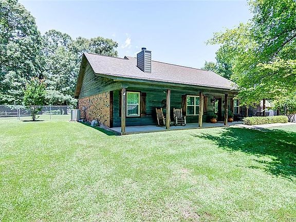 3rd image of 7412 Millwood Dr