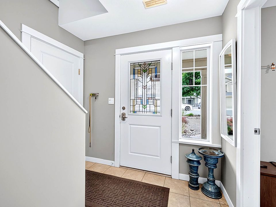 2639 Rosewood Ave, Kamloops, BC V2B 0C4 | MLS #10393224 | Zillow