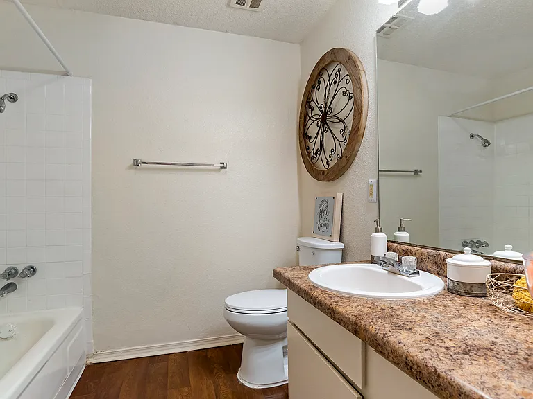 Lakeshore Landing Apartments — Photo 24