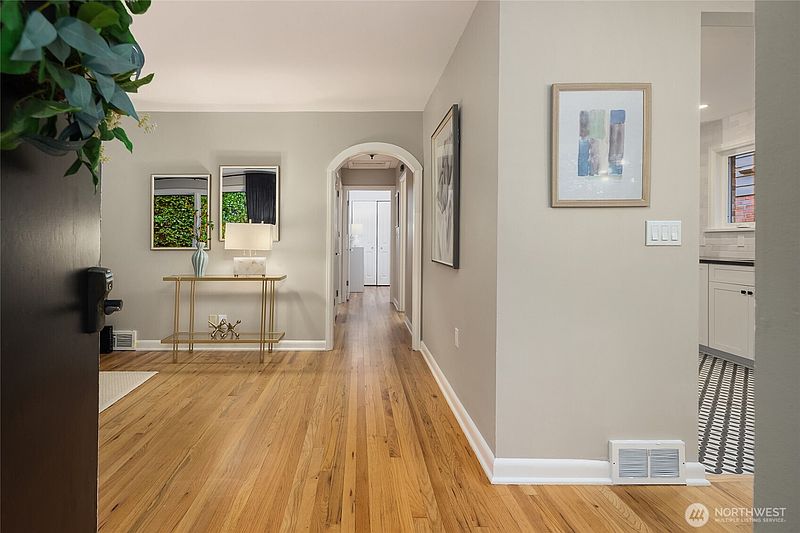 4th image of 4706 48th Avenue NE