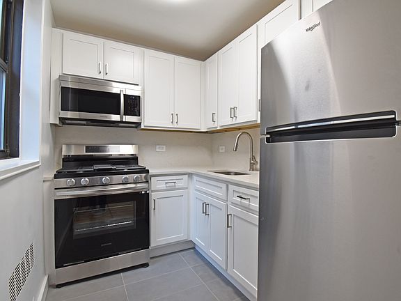 4th image of 1165 E 54th St APT 3M