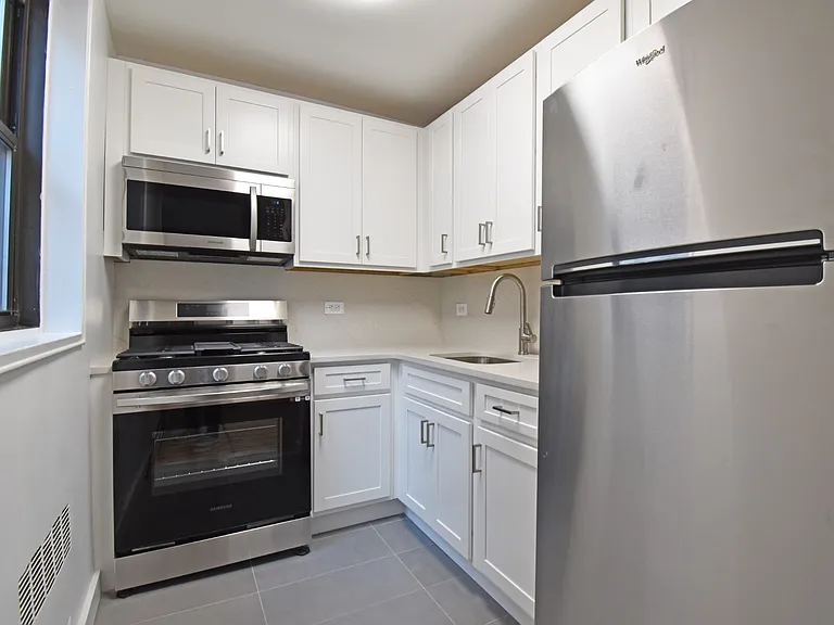 1165 E 54th St #3M — Photo 2
