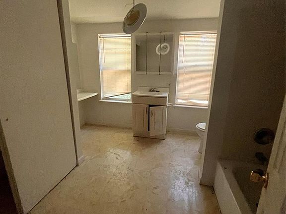 2nd image of 424 Shirley Ave