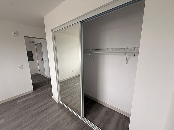 4th image of 2403 Clyde Ave #1