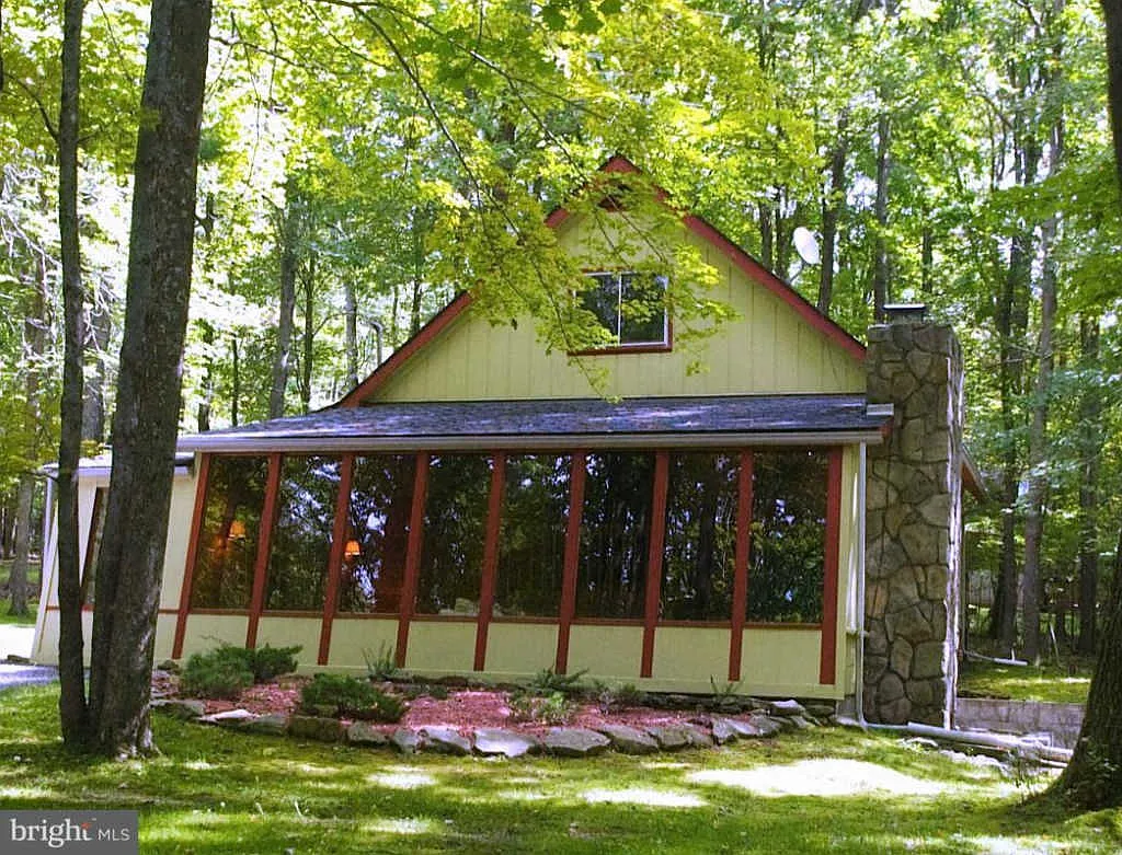 459 Woodland Way photo 1