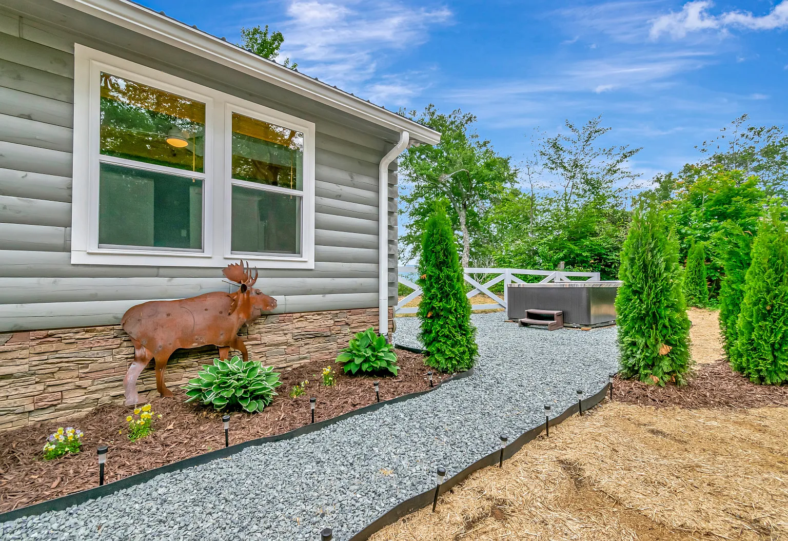 197 Rock Ledge Ln — Photo 2