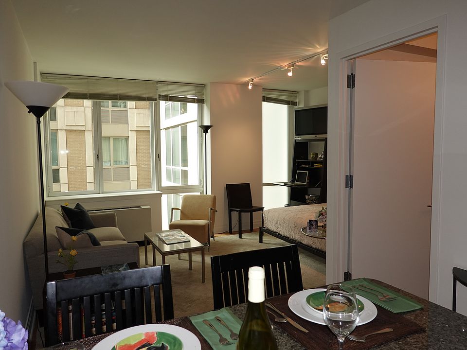 1st image of 1510 Lexington Ave APT 4A
