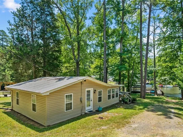 310 Pirates Cv, New London, NC 28127