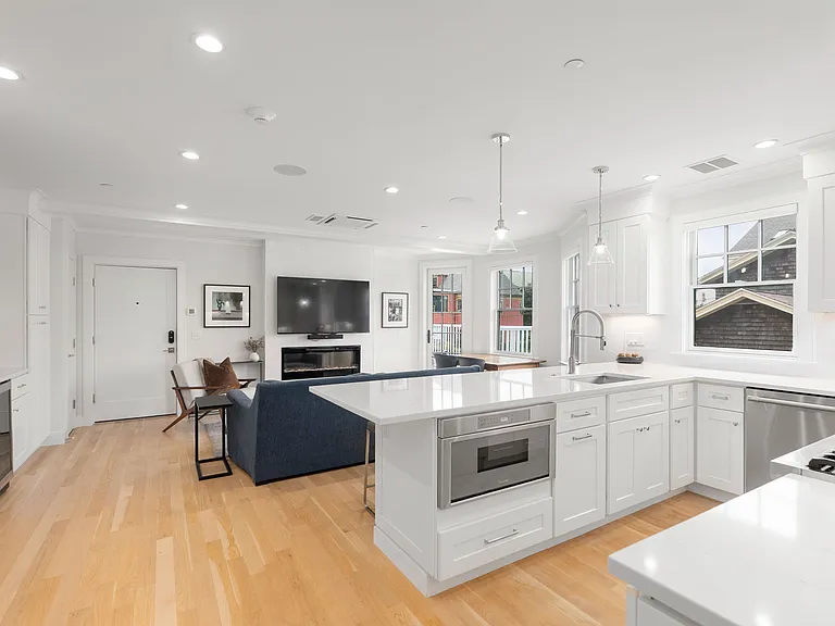 8 Sycamore St #C — Photo 14