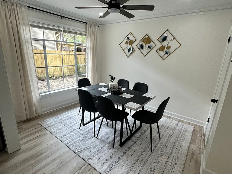 220 N Monroe St — Photo 10