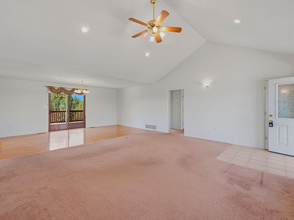 4th image of 319 Garrett Dr