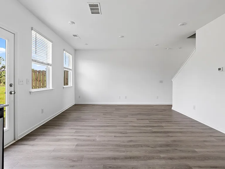 5044 Highwood Dr — Photo 14