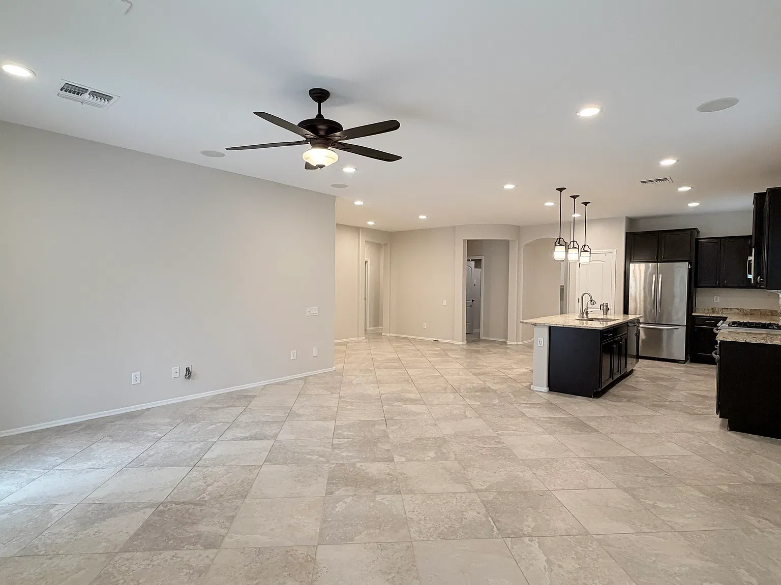 4 bed, 2546 sqft, $3,495 — Photo 4