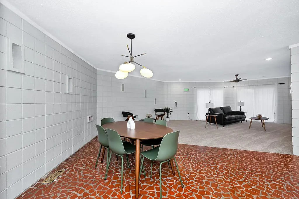 4 bed, 2108 sqft, $2,700 — Photo 4