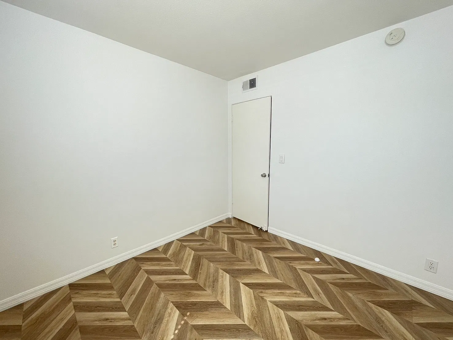 4 bed, 1856 sqft, $4,195 — Photo 3