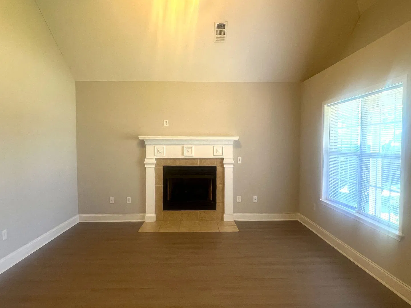 Super Cute 3BD/2B Home — Photo 2