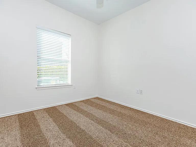 San Pedro Apartments — Photo 48