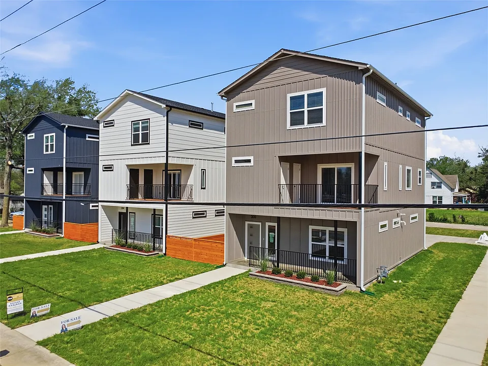 204 W Houston St