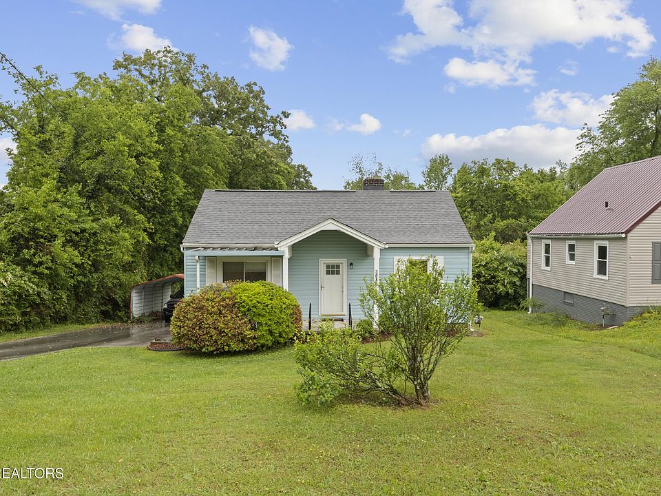 1st image of 3010 NE Valley View Dr