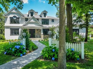 6 Farmview Rd, Port Washington, NY 11050