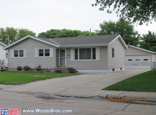 1129 S Greenwich St, Grand Island, NE 68801