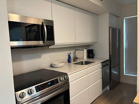 3rd image of 1510 W North Loop Blvd APT 1028