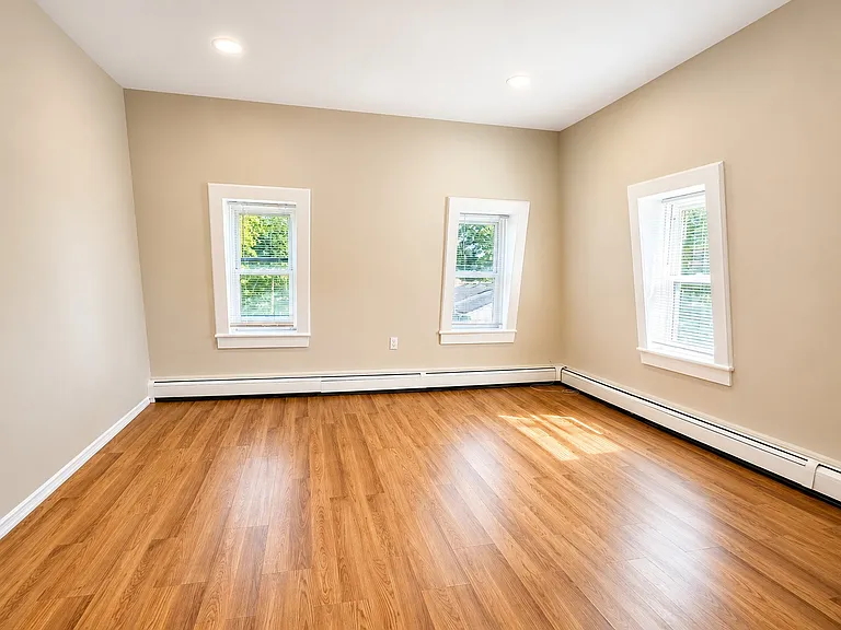 65 E New St #3 — Photo 7