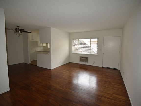 3rd image of 15033 Burbank Blvd APT 2