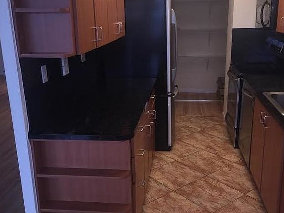 5th image of 250 174th St APT 1718