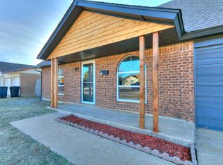 813 N Southminster St, Moore, OK 73160