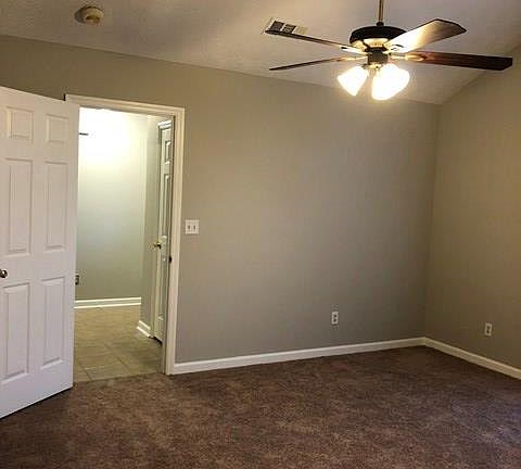 4th image of 450 Lee Road 850