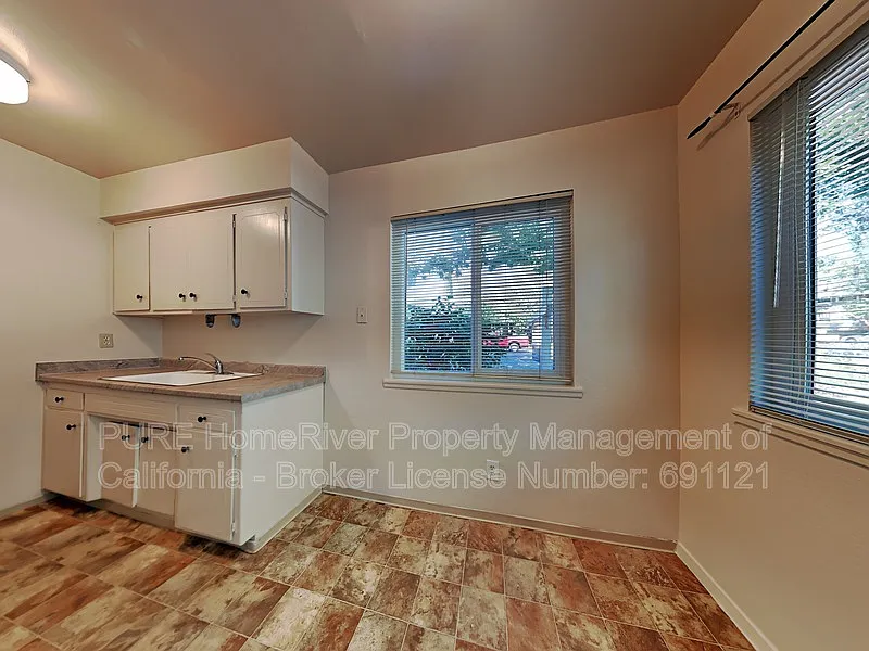 2526 G St — Photo 4