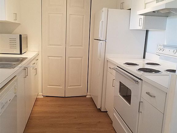 2nd image of 19999 E Country Club Dr #1505