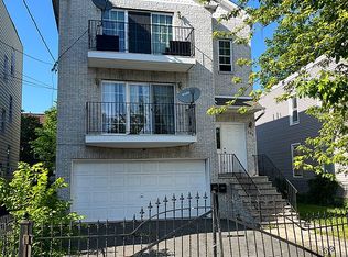 303-305 W Runyon St, Newark, NJ 07108