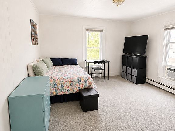 3rd image of 505 Emmet St APT 4