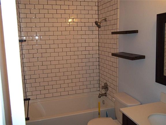 4th image of 208 E Adobe St