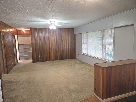 4th image of 12130 223rd St