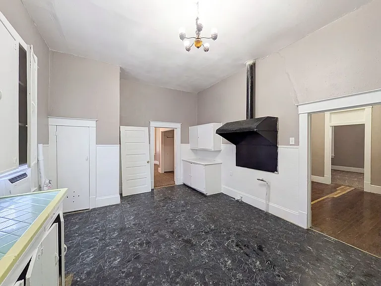 1045 Long Ave — Photo 7