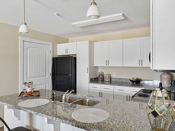 4th image of 5002 Thayer Dr #408