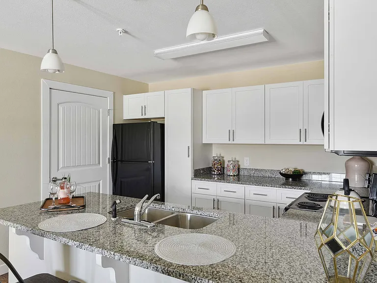 Icon Apartments — Photo 6