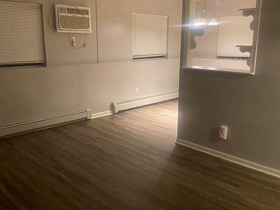 3rd image of 923 Hardwick Dr SE #11514522