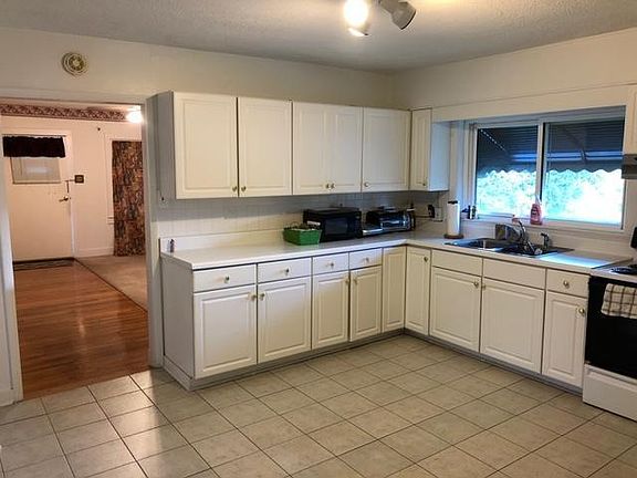 3rd image of 1031 Adams Ave