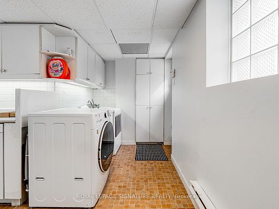 3rd image of 529 Spadina Rd