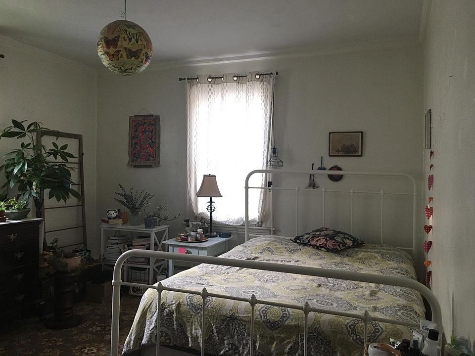 2nd image of 11 Roundy St #1