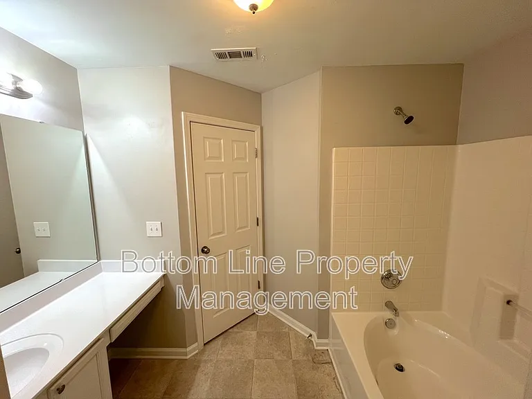 7637 Abigail Glen Dr — Photo 19