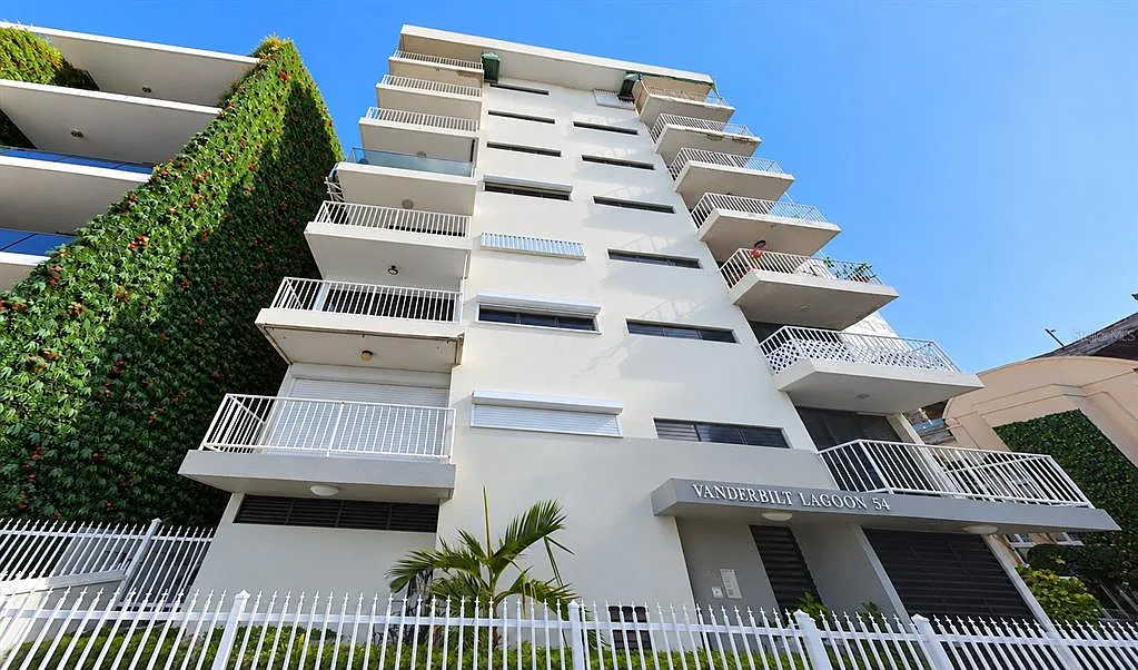 2 bed, 1.0 bath, 886 sqft, $4,800 — Photo 2