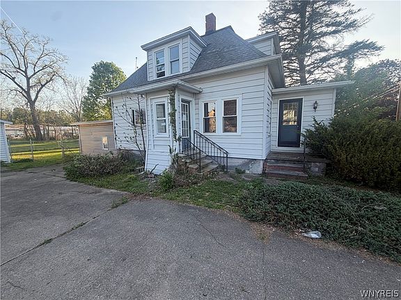 3rd image of 83 Mechanic St