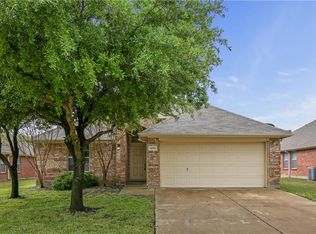 1355 Clearwater Dr, Grand Prairie, TX 75052