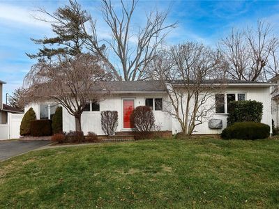 1 Abbey Lane, Plainview, NY, 11803